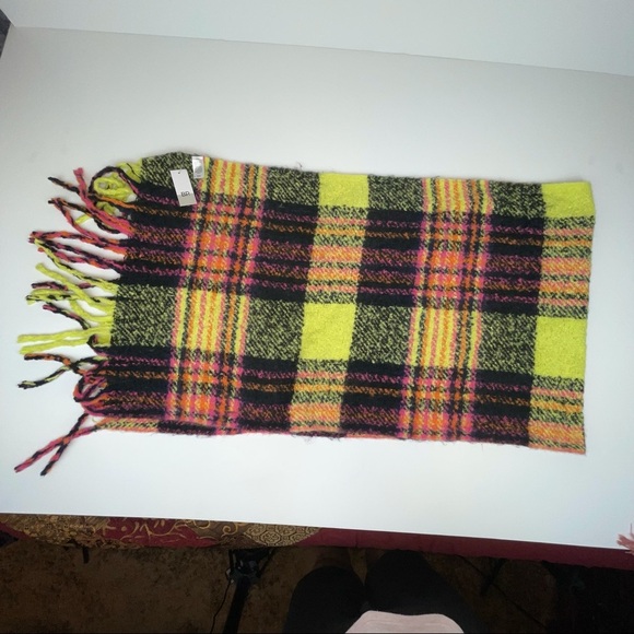 NEW Nordstrom Knit Green Plaid Scarf With Fringe - Picture 12 of 15